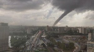 🌪Смерчи могут прийти в Москву завтра во второй половине дня, — синоптики