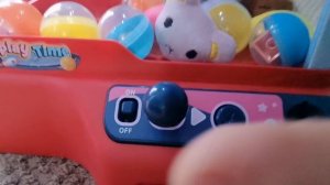 Я играю в игрушечный автомат хватайка.mp4