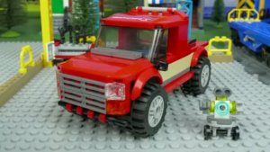 Робот из ЛЕГО сам собирает гоночную машину! 🤖🚗