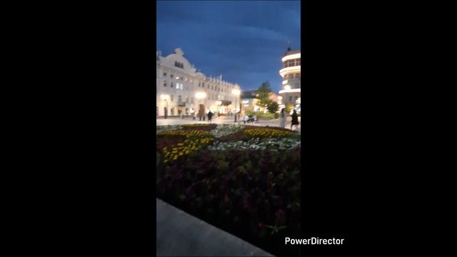 Вдохновившись кинофестивалем ГорькийФест и красной дорожкой, мы решили создать своё кино