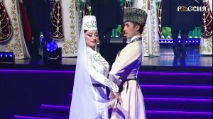 Сила мужчины и грация женщины: осетинский танец на фестивале в Москве