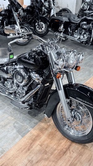 + 2018 HD Softail Deluxe 107 ABS Vivd Black 105K (VIN 5HD***7416)