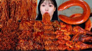 Мукбанг - курица и лапша с чёрным соусом - сытная порция