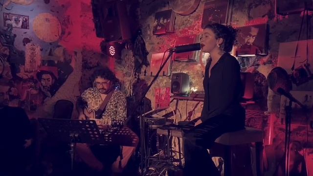 AMY WINEHOUSE TRIBUTE (STRINGS&VOICE) смотреть онлайн