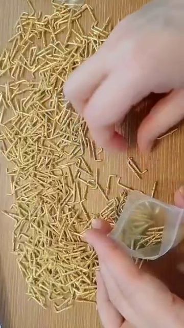 Крючки для ключниц и гирлянд 20х7 мм