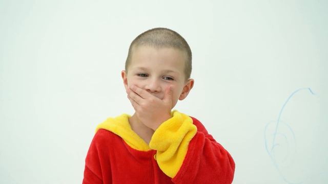 174 The child was hungry, went to the store and bought a banana. смотреть онлайн