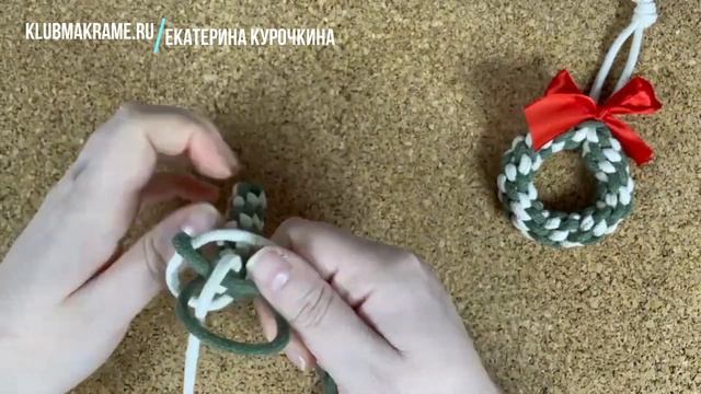 Елочная игрушка ручной работы в технике макраме "Зеленый венок" | Видео-урок макраме для начинающих смотреть онлайн