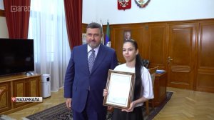 Федор Щукин встретился с Юлдуз Казбековой, спасшей тонувшего малыша
