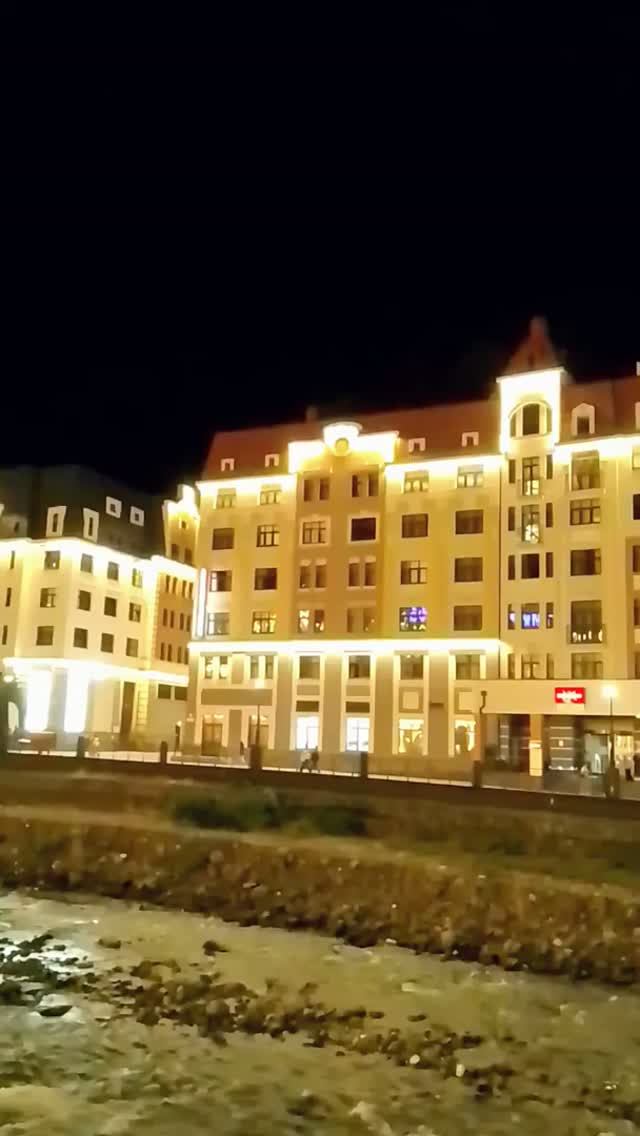 #Курорт #Роза#Хутор  в ночное время. #Отели на набережной реки Мзымты. #travel, #горы, #путешествия