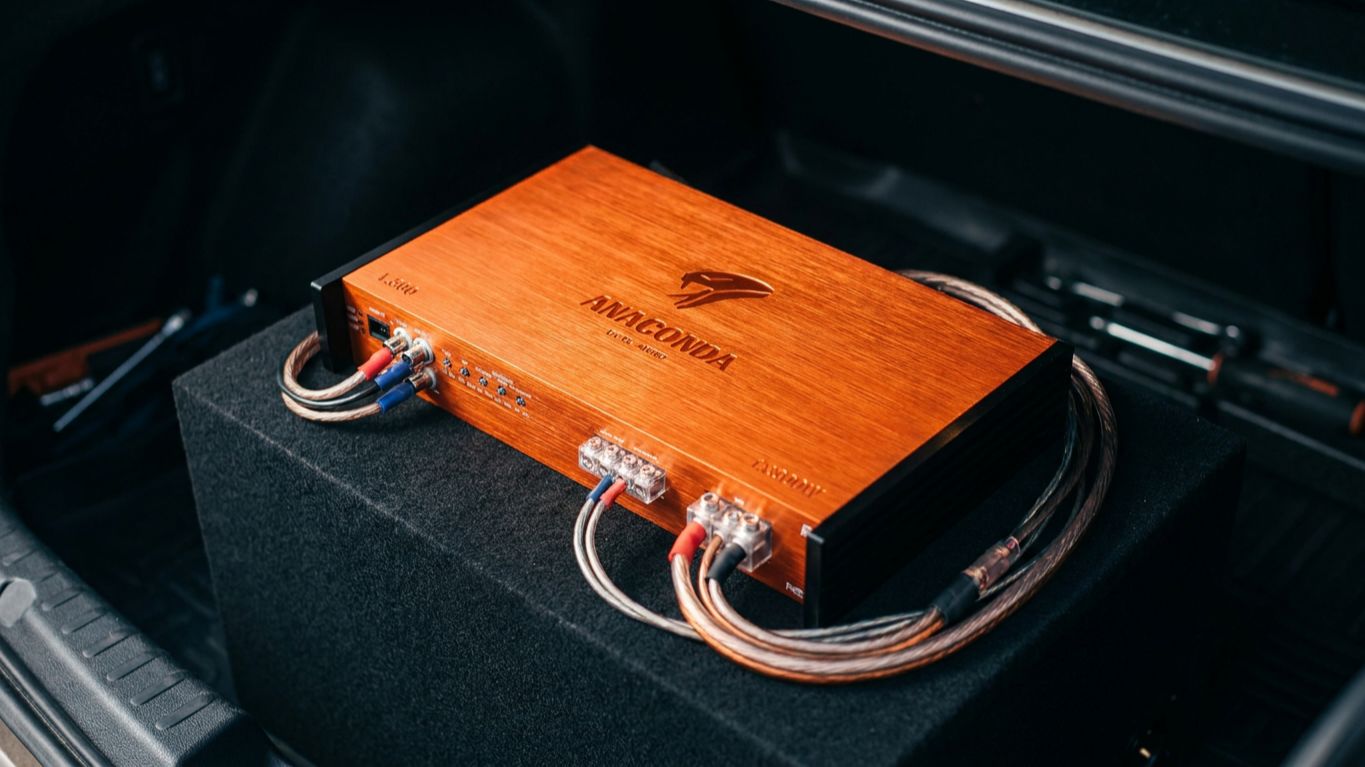 Установка моноблока DL Audio Anaconda 1.800 в Renault Logan