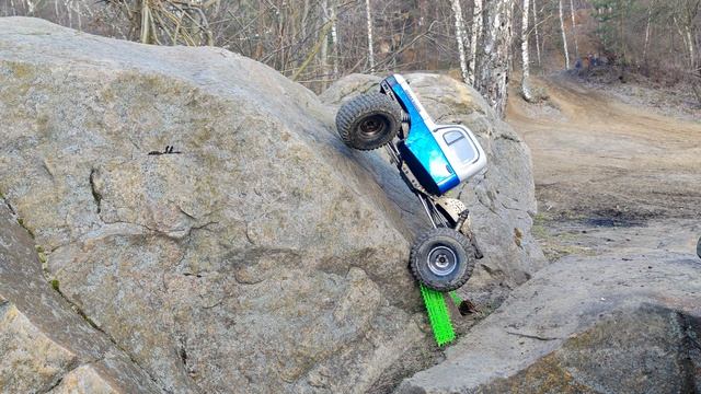 AR44 MEUS Dodge Powerwagon, Axial SCX10 Pro на камнях в Лыткарино 29 марта 2025 г.