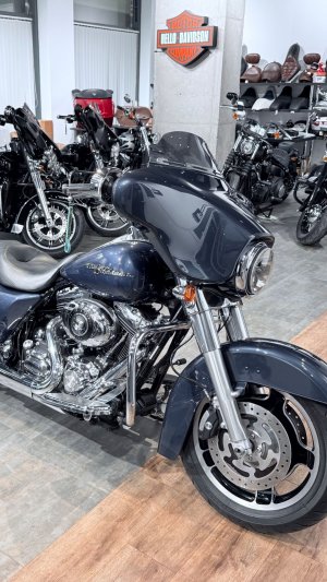 + 2009 HD Street Glide ABS Berry Blue Pearl 30K (VIN 5HD***9414)