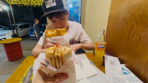 Выбрались на ночь глядя за шаурмой 🙈😋😉