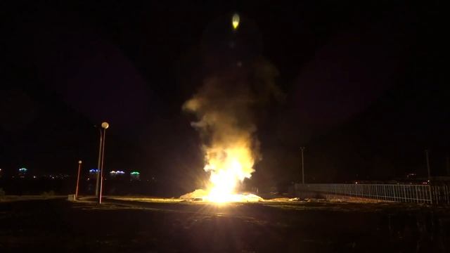 Сигнальная ракета с парашютом / Rocket with parachute flare смотреть онлайн