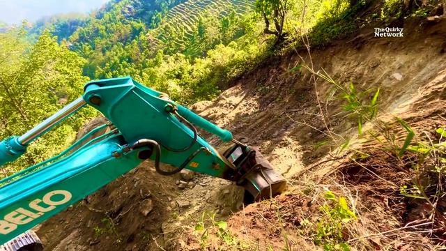 How Does This Operator Build Roads So Perfectly？ Watch ! ｜ Steep Hill ｜ Kobelco ExcavatorCompilation смотреть онлайн