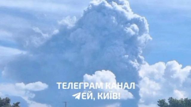 🇷🇺🔥🇺🇦Нанесен удар по объектам врага в Киевской области: На месте прилёта крупный столб дыма ▪️ смотреть онлайн