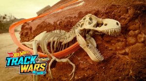 Война трасс: Hot Wheels в Парке Юрского периода | @HotWheelsRussia 3+