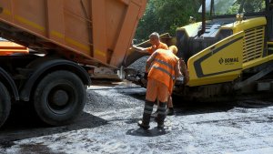 На двух улицах Севастополя завершают асфальтирование дорог