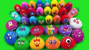 Мультики для детей. Играем с яркими игрушками и мнем пластилином на детской площадке