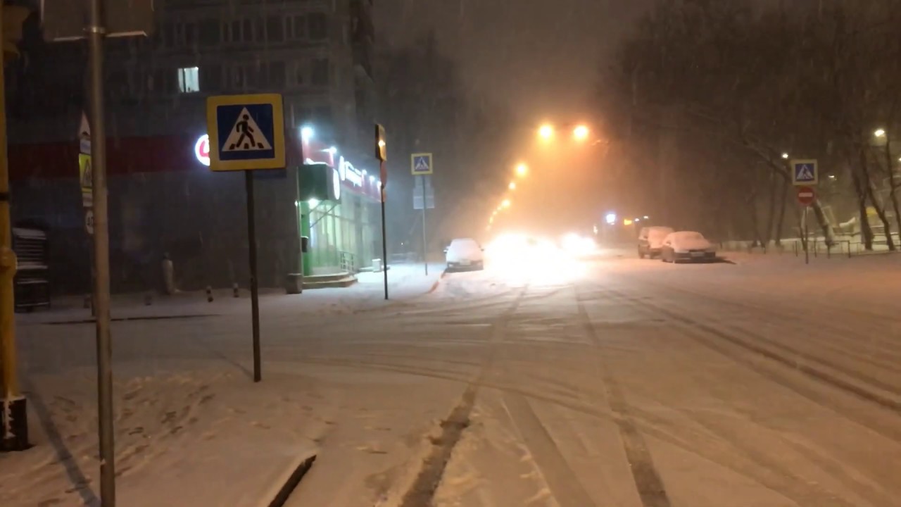 Мэрия забыла о снеге ¬– суббота вечером в Москве смотреть онлайн
