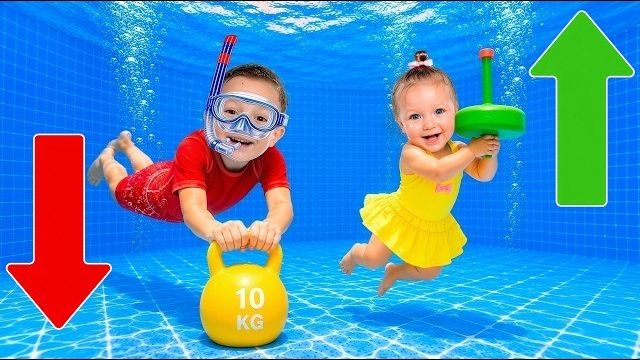 Какие игрушки плавают в бассейне, а какие тонут Научная игра с Евой