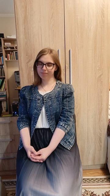 Диана пришла после муз  колледжа и вокальной студии.  На 1 м  моем уроке запела свободнее, увереннее