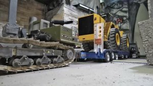 RC машинки 🚚 Масштабная работа в карьере погрузчик  загружает самосвалы