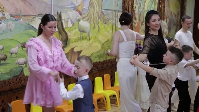 Танец с родителями на выпускной под песню "Сын и дочка" смотреть онлайн