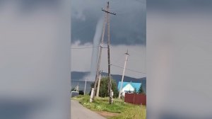 Смерч в Башкирии срывал крыши домов и оставил жителей деревни без света