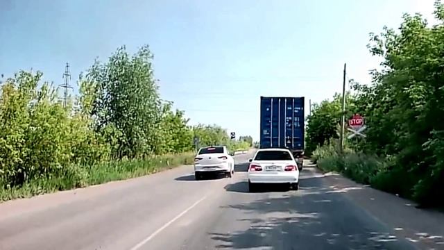 Обгон на жд переезде
