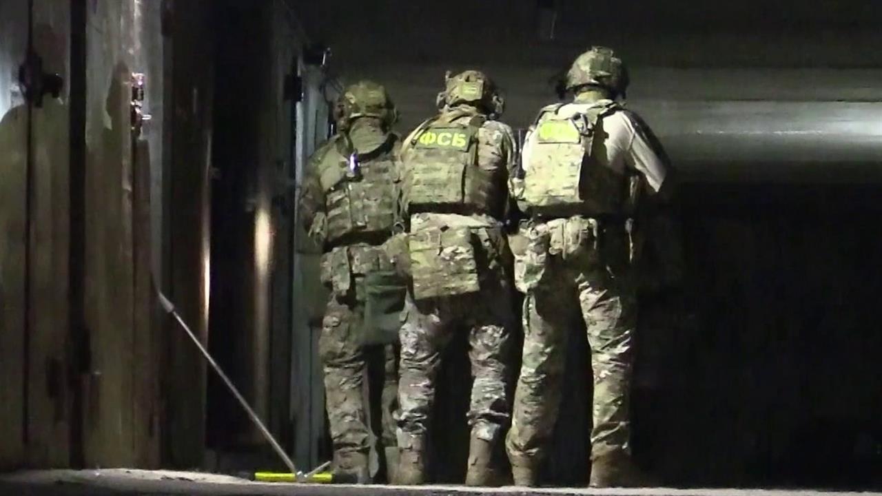 Россиянин, которого пытались завербовать украинские спецслужбы, сообщил ФСБ о подготовке теракта. смотреть онлайн