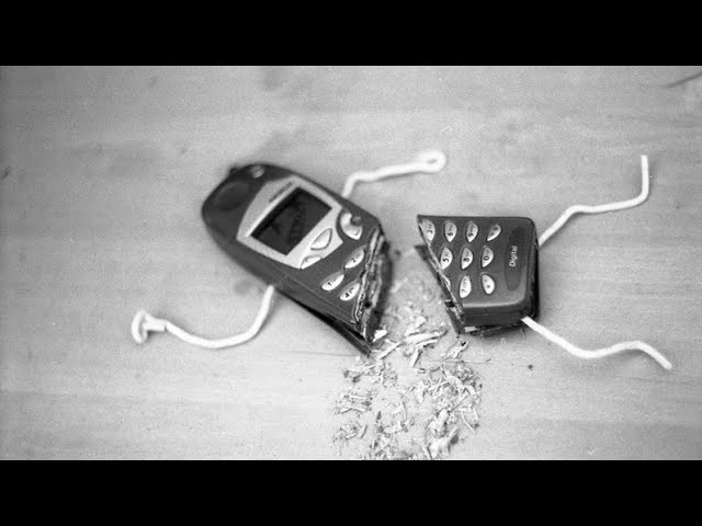 Разрубил Нокию за 2000$ топором.Nokia crash test)) смотреть онлайн