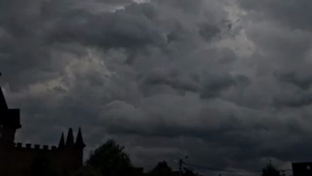 😳 Какой то Армагеддон в Подмосковье В ближайшее время непогода доберётся до Москвы. смотреть онлайн