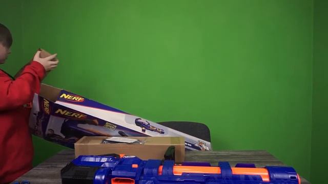 Обзор бластера Nerf Elite Titan CS-50, распаковка и стрельба из минигана по мишеням! смотреть онлайн