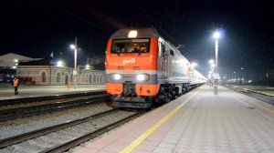 ЭП2К-062 с поездом 097 Тында - Кисловодск прибывает на станцию Петропавловск