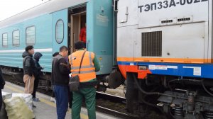 Прицепка тепловоза ТЭП33А-0022 к поезду 076 Кызылорда - Петропавловск на станции Кокшетау