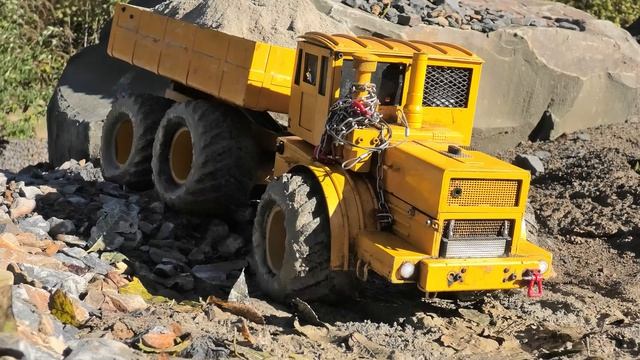 RC машинки 🚚 Погрузчик и легендарный «Кировец» К-700 против грязи смотреть онлайн