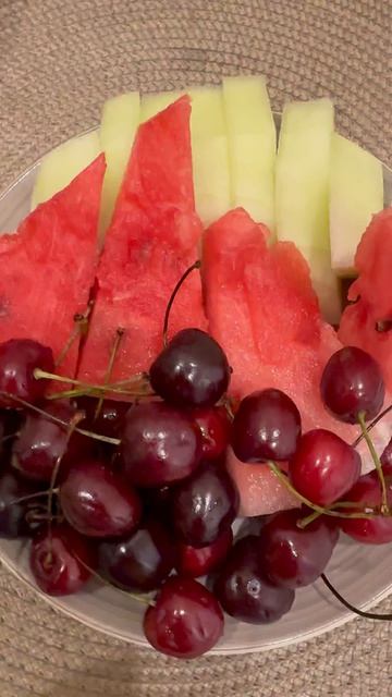 Вкусные приятности))) Фруктовая тарелка #фрукты #хорошийдень #едимвкусно #доброеутро #food