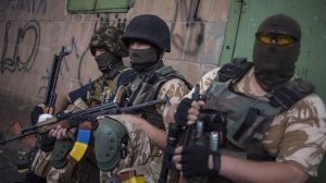 «Угрожает им, чтобы они их не выдавали».

Боевики ВСУ в Красном Лимане переодеваются в гражданское