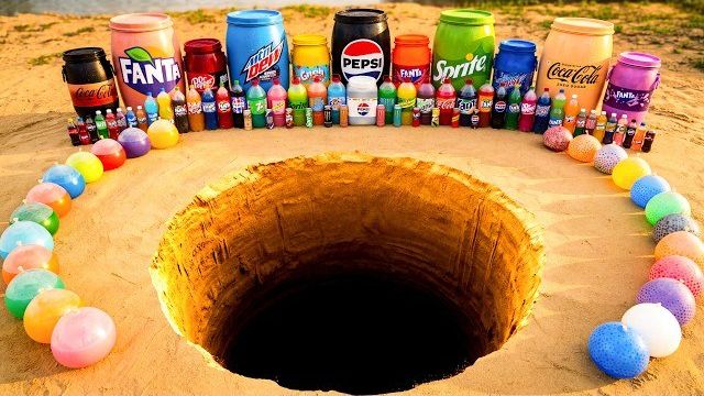 Эксперимент: извержение воздушных шаров из огромных банок Pepsi, Mtn Dew, Fanta, Coca Cola и Mentos смотреть онлайн