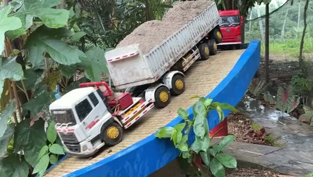 RC машинки Грузовики на спуске! 💥🚚 смотреть онлайн