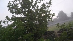 СТРАШНЫЙ ГРОМ !  Молния  ,Внезапный   дождь     сильный  ветер  .