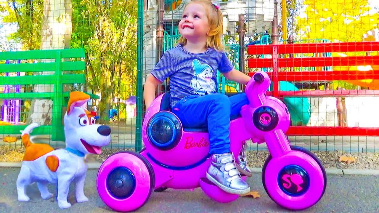 Видео про Макса на детской площадке в парке развлечений в Краснодаре - Max and toys смотреть онлайн