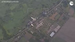 Российские войска разбомбили насыпную переправу ВСУ в ДНР.