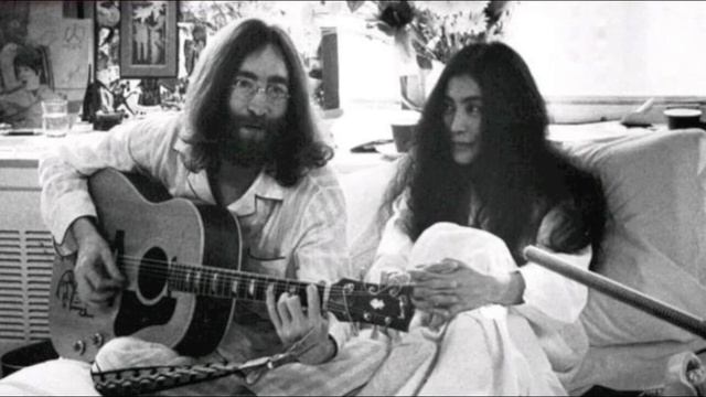 Песня -« Happy Xmas (War Is Over) »  -John Lennon