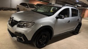 Renault Sandero; 1.6 MT; 2020; Серебристый