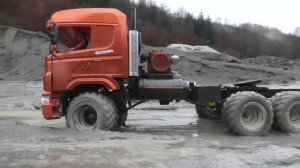 RC машинки борются с глубокой грязью и затопленной местностью 🚚