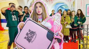 ДИАНА ИЗГОЙ в ШКОЛЕ- БЛАГОДАРЯ ЛУЧШЕЙ ПОДРУГЕ ВАМПИРУ!!!😱