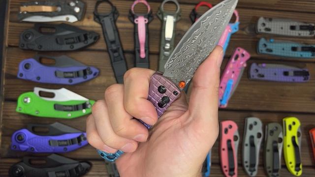 Нож реплика Benchmade 535 Bugout Frag Titanium Damascus A+++ - разноцветный титан, клинок дамаск смотреть онлайн