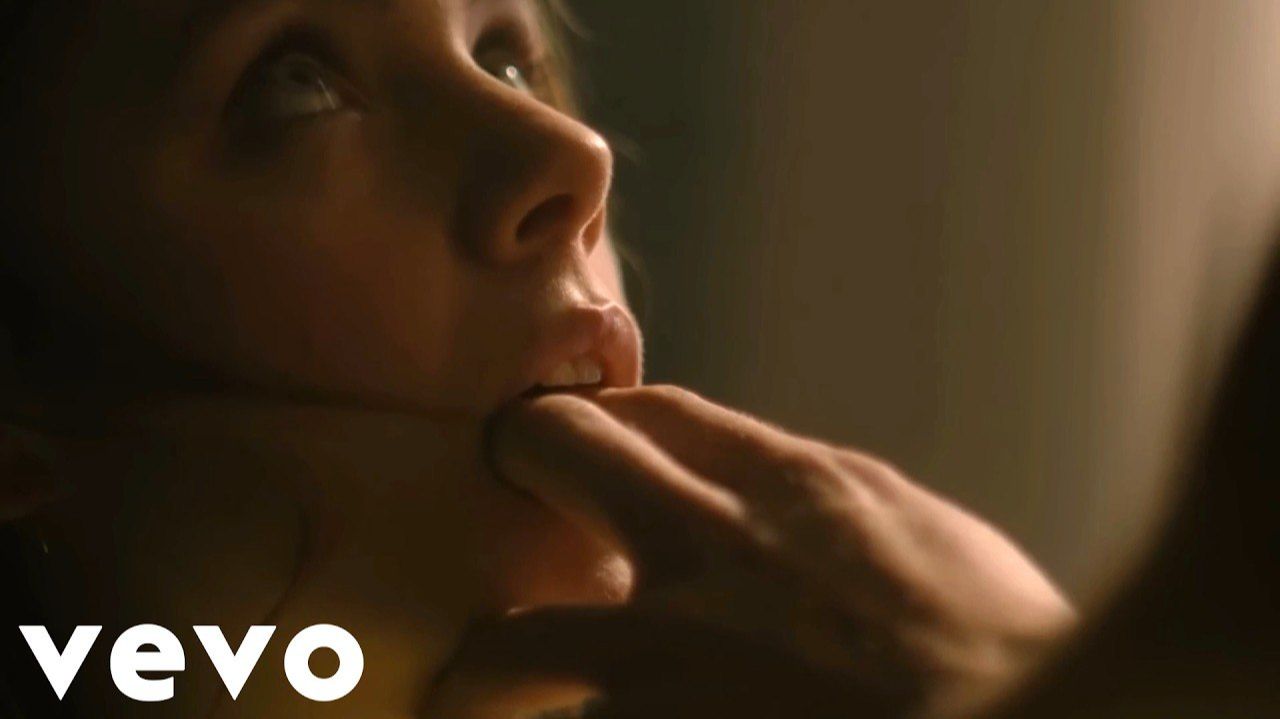 KristaFoxx - CONTROL ME смотреть онлайн